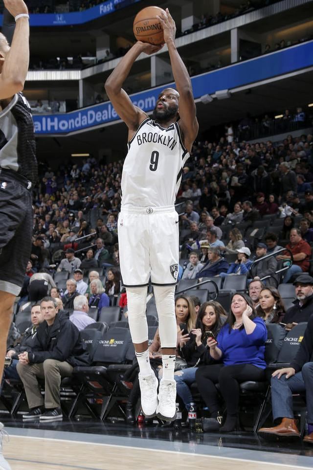 火箭强势篮网,福克斯送出助攻 火箭强势篮网,福克斯送出助攻