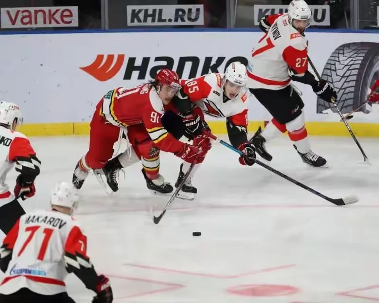 最新战报：冰球豪取连胜，冠军在望