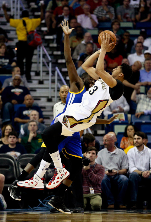 快船横扫雷霆,浓眉哥高光表现 快船横扫雷霆,浓眉哥高光表现