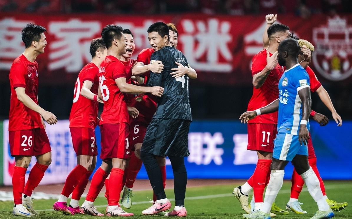 中超球员表现亮眼，球场风云变换莫测