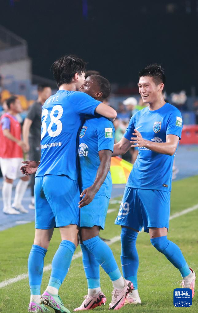 中超球员表现亮眼，球场风云变换莫测