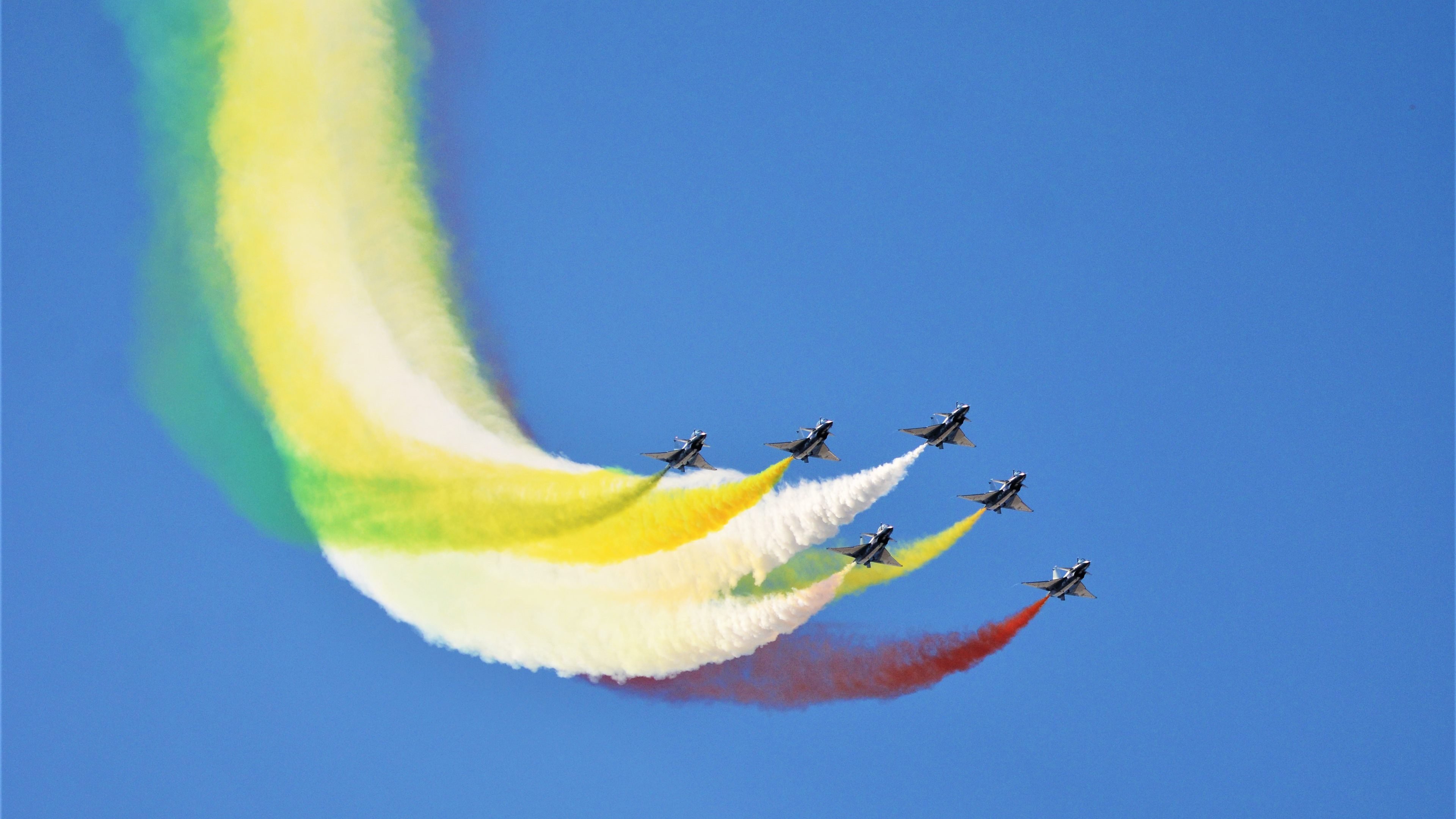 黑马狂奔！青岛掀翻卫冕冠军，神秘外援上演塔图姆式统治