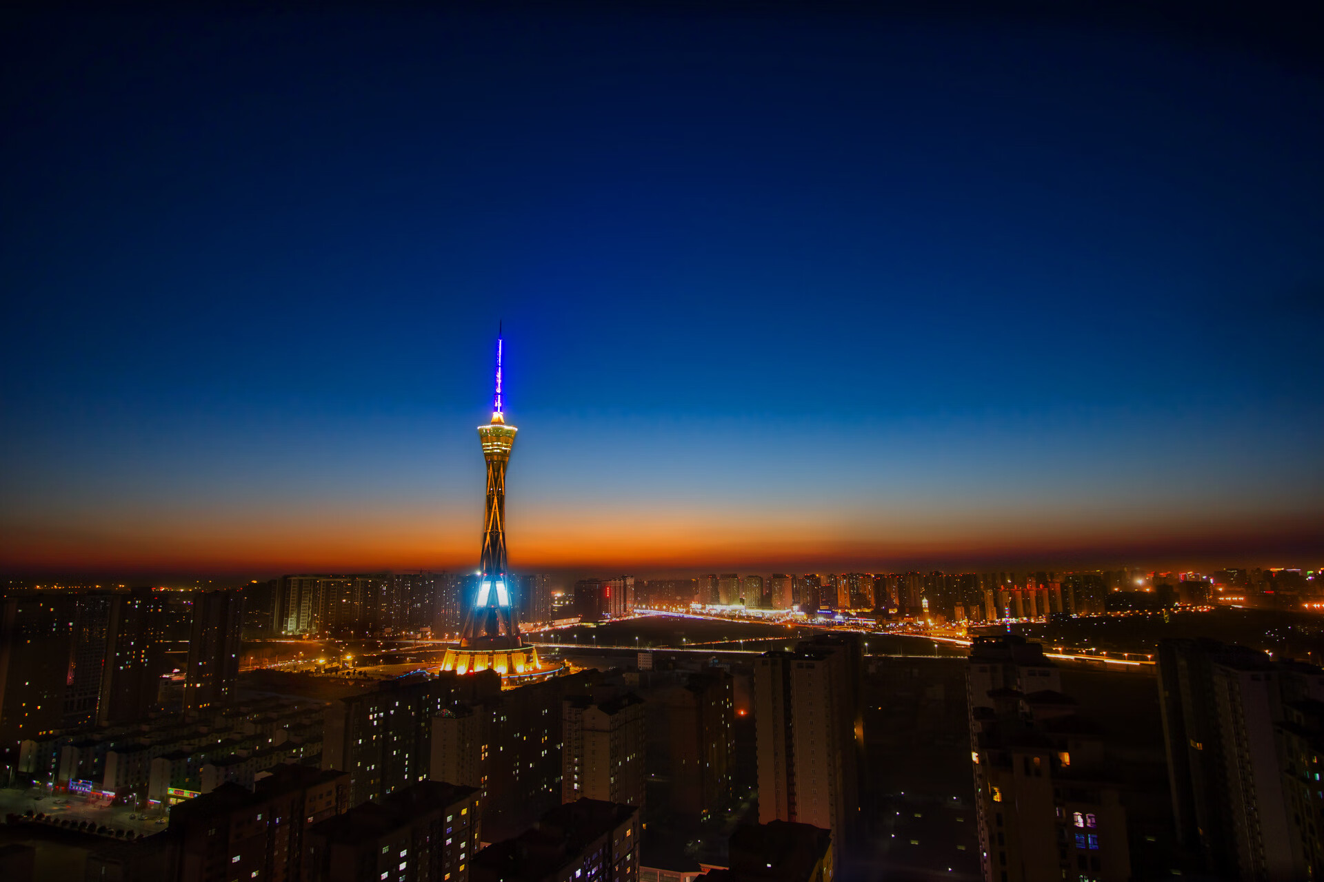 美网征服温网,纳达尔用火药味点燃硬地王朝