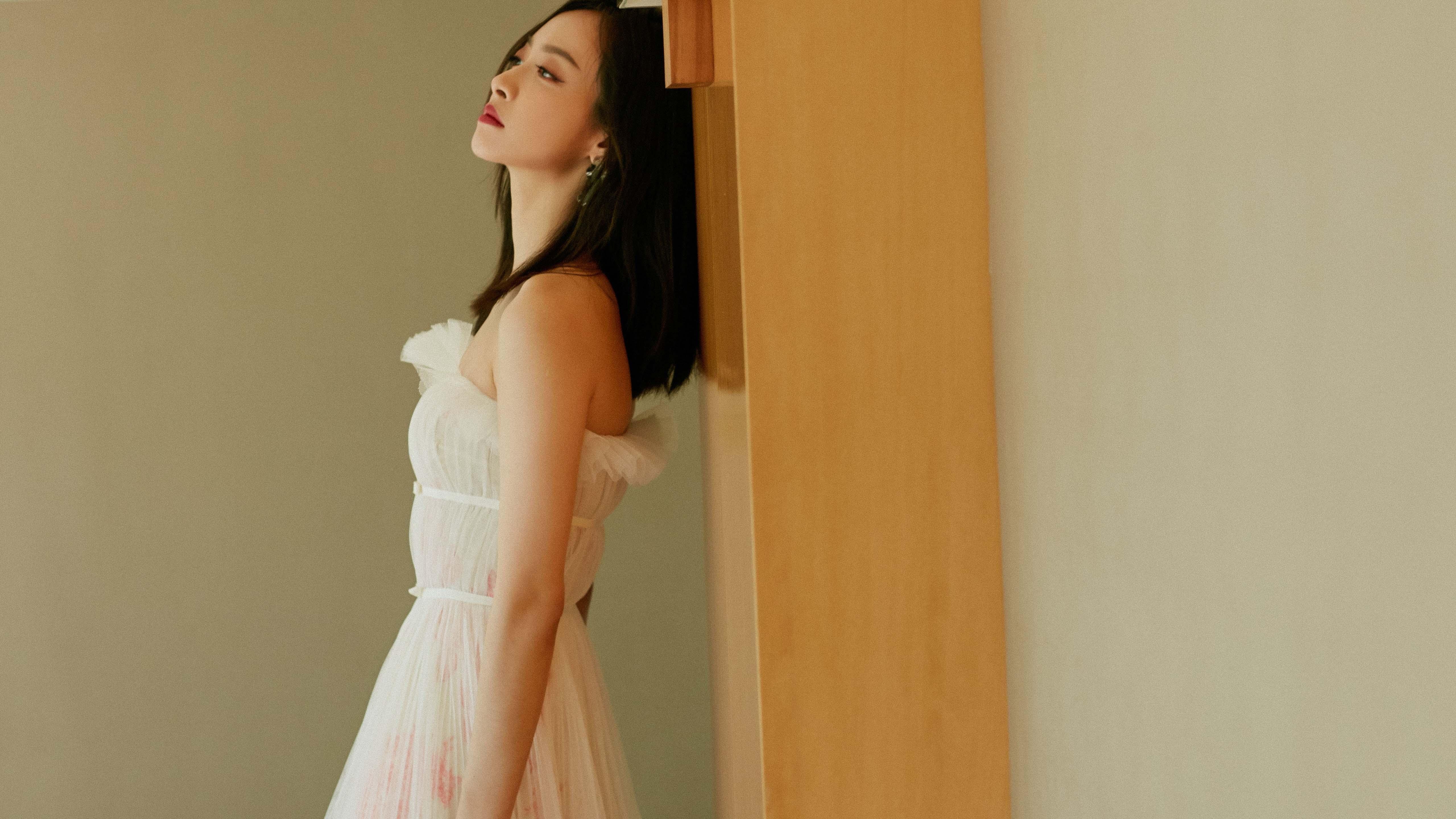 舞台如尺，丈量巨星真章，乔治在跨洋表演赛中诠释遇强则强