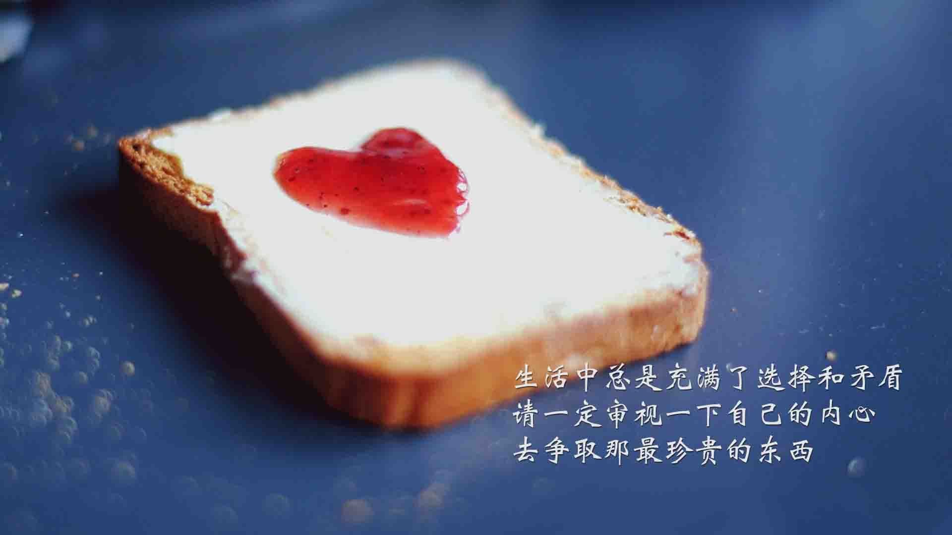 格子的缝隙里，久保建英踢出了第三种足球