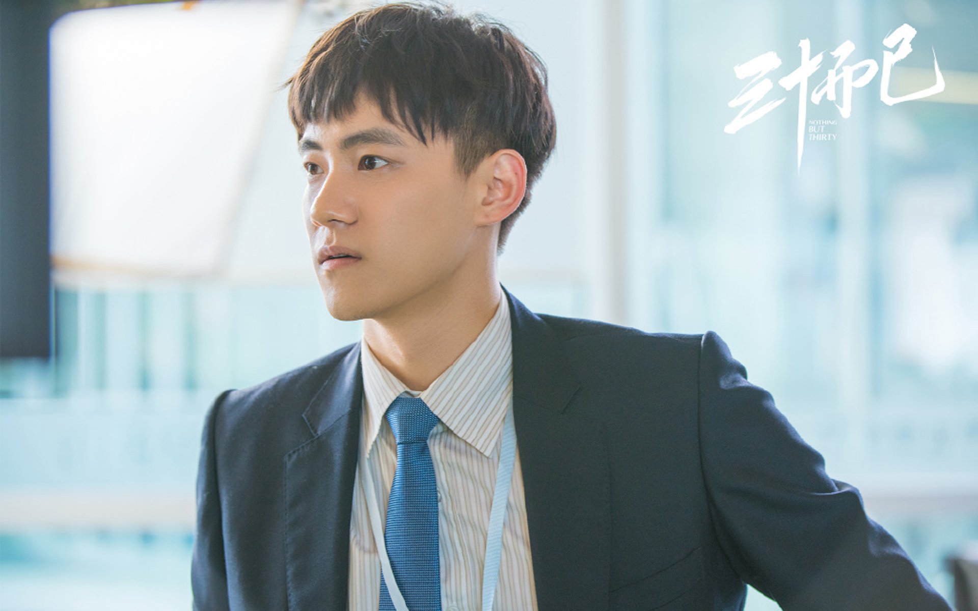 速度与荣耀的变奏曲，当银石的弯道遇见格拉斯哥的雨夜—论不败神话的终结与巅峰之弈